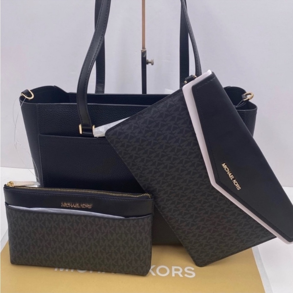 Michael Kors Maisie Large
Pebbled Leather 3-in-1 Tote Bag Black